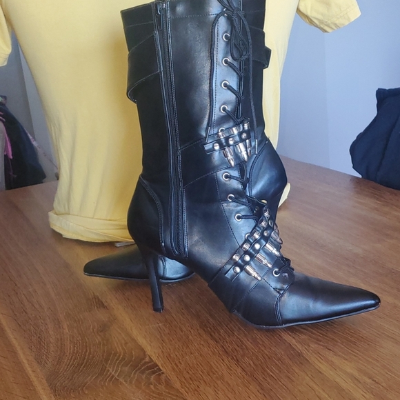 Boots - Picture 2 of 4